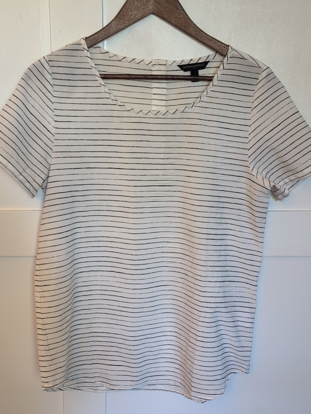 Banana Republic White and Black Striped Short Sleeve Tee